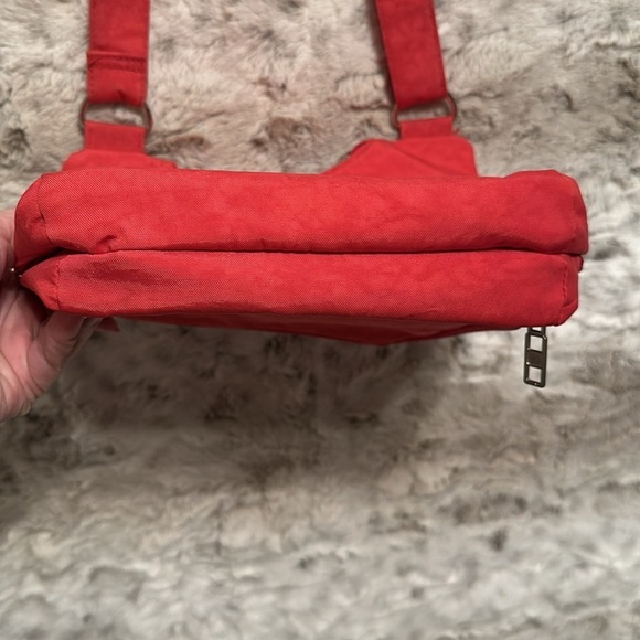 Bueno Adjustable Crossbody Purse - Picture 3 of 10